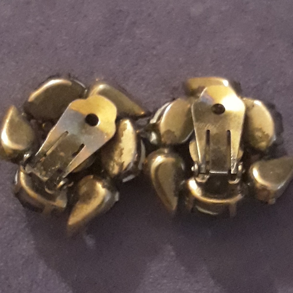 EARRINGS.. CLIP-ONS - Picture 6 of 6